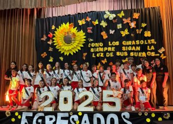 EL INSTITUTO SARMIENTO TU SU ACTO DE EGRESADOS EN LOS NIVELES INICIAL Y PRIMARIO