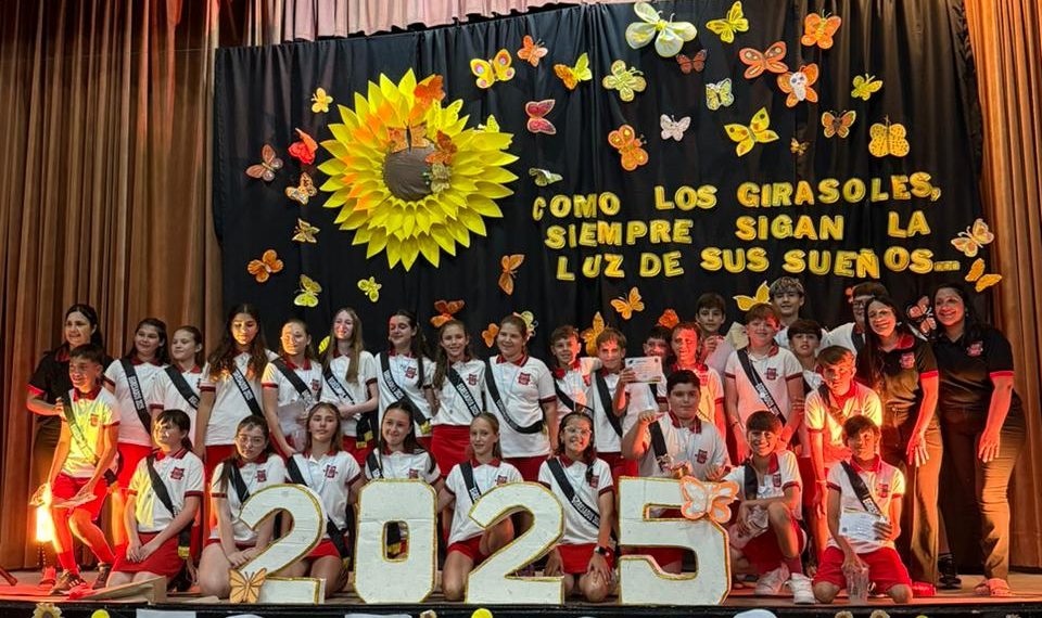 EL INSTITUTO SARMIENTO TU SU ACTO DE EGRESADOS EN LOS NIVELES INICIAL Y PRIMARIO