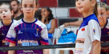 LA FIESTA DEL VOLEY INFANTIL SE VIVIÓ EN EL POLI ROJINEGRO – RESUMEN DEL FIN DE SEMANA DEPORTIVO DE CENTRO SOCIAL